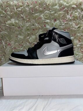 Jordan 1 Mid SE - Black Metallic Silver - Women's 8.5